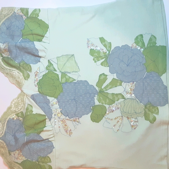 Le Chateau Floral Lace Sequinced Tank Top - Picture 5 of 5